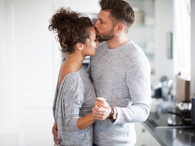 8 вірних ознак того, що захопленість чоловіка вами набагато менше, ніж він каже